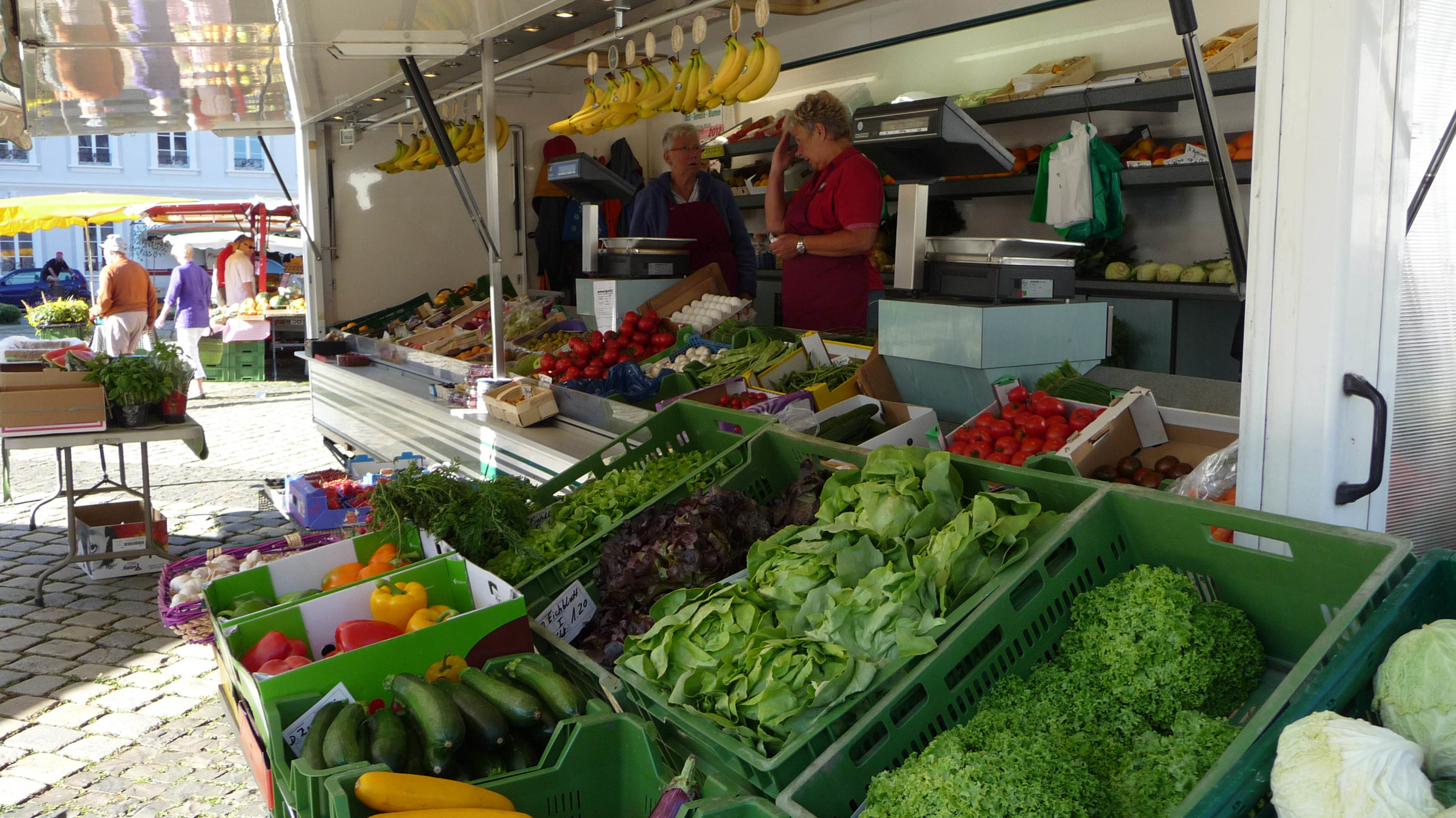 Gemüsestand auf dem St. Johanner Markt