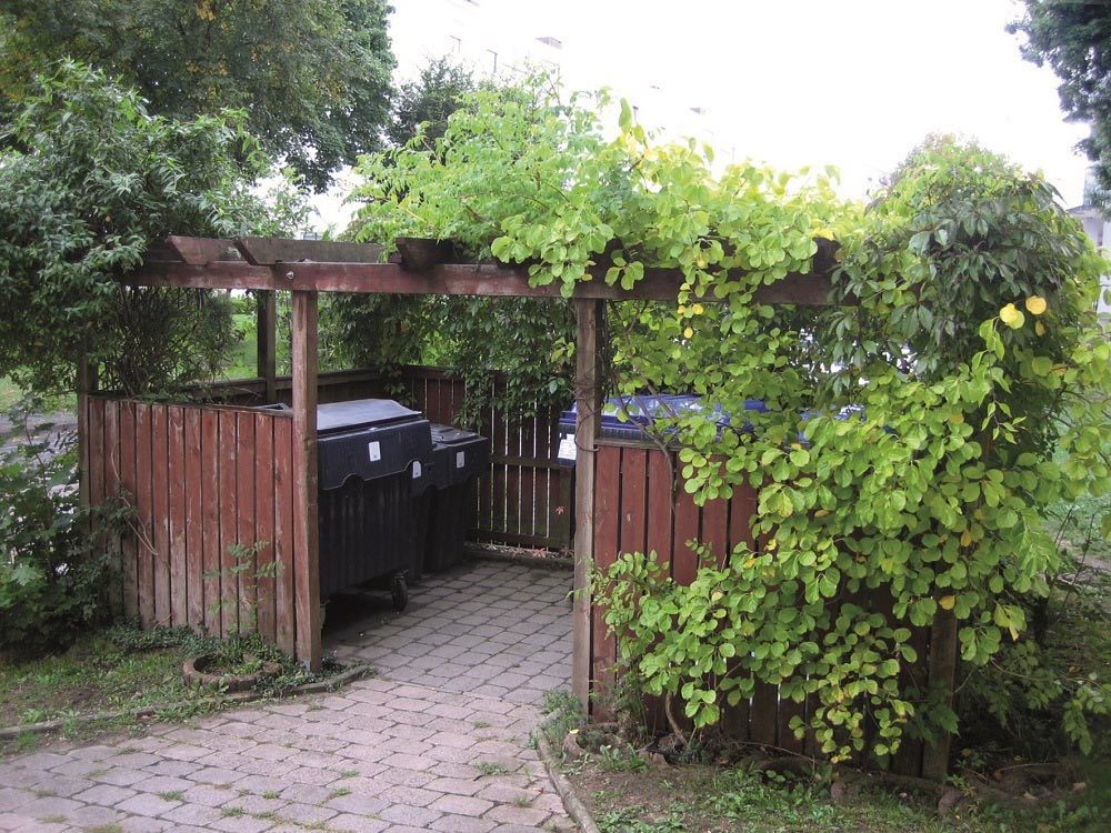 Beispiel Standplatz für Abfallbehälter (Foto: ZKE) Beispiel Standplatz für Abfallbehälter (Foto: ZKE)