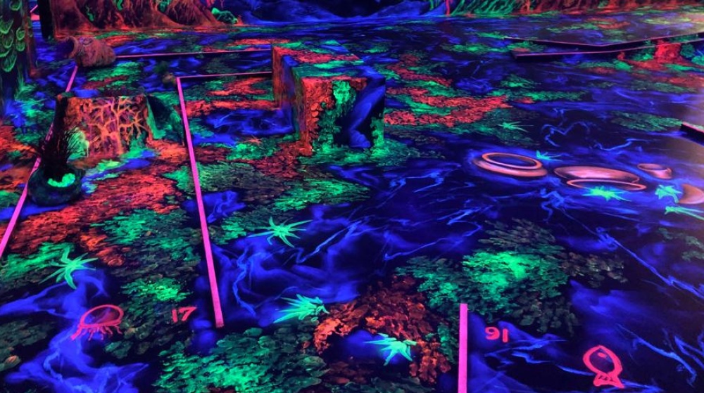 3D-Schwarzlicht-Minigolf 3D-Schwarzlicht-Minigolf