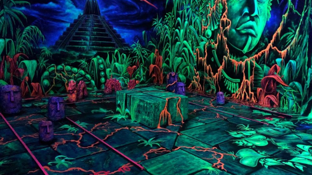 3D-Schwarzlicht-Minigolf 3D-Schwarzlicht-Minigolf