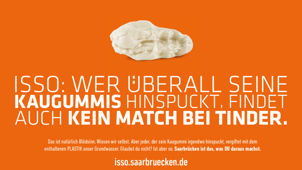 ISSO ISSO: Wer überall seine Kaugummis hinspuckt, findet auch kein Match bei Tinder. Das ist natürlich Blödsinn. Wissen wir selbst. Aber jeder, der sein Kaugummi irgendwo hinspuckt, vergiftet mit dem enthaltenen Plastik unsere Umwelt. Glaubst du nicht?! Iss ab
