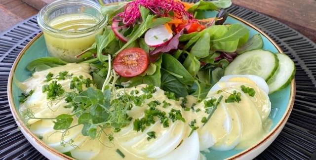 Eine Portion Schnittlauch-Eier-Salat