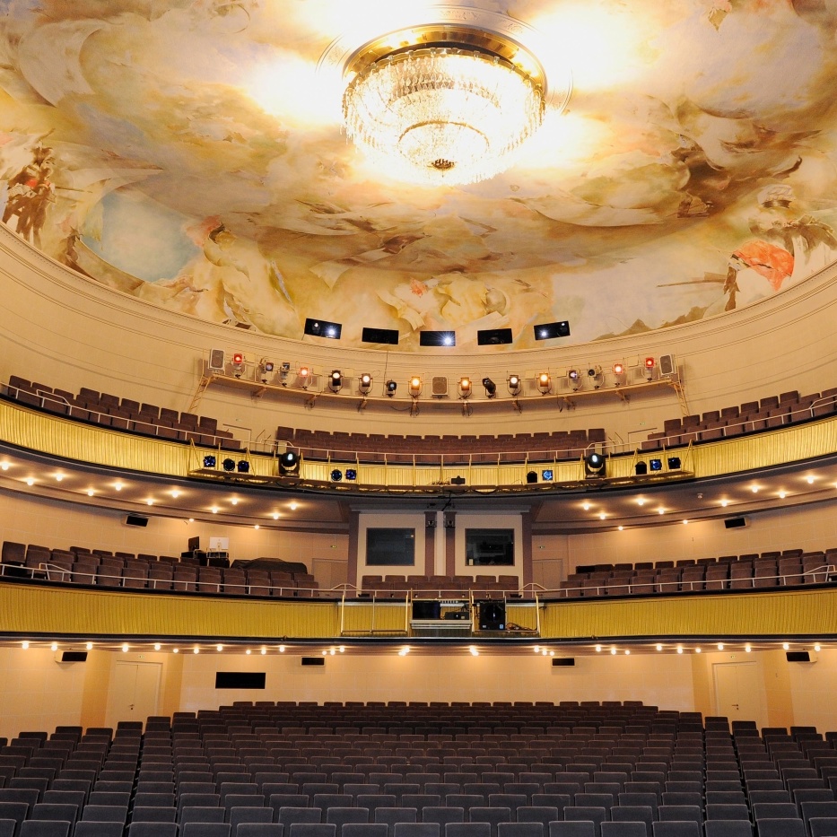 Großes Haus Staatstheater Innenansicht des Saals von der Bühne aus.