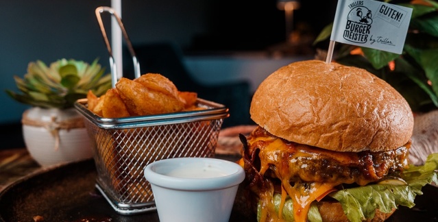 Burger mit Pommes 