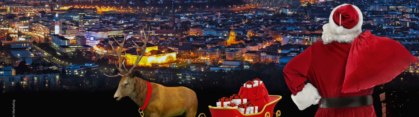 Der Weihnachtsmann mit seinem Schlitten über Saarbrücken