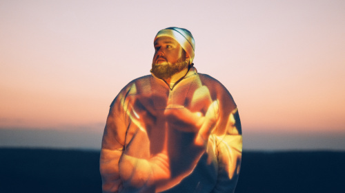 MilleniumKid posiert für ein Bild