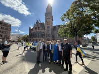 Eine Gruppe Menschen in einem Demonstarationszug