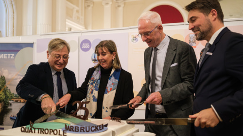 25 Jahre QuattroPole - Kuchenschneiden 25 Jahre QuattroPole - Kuchenschneiden